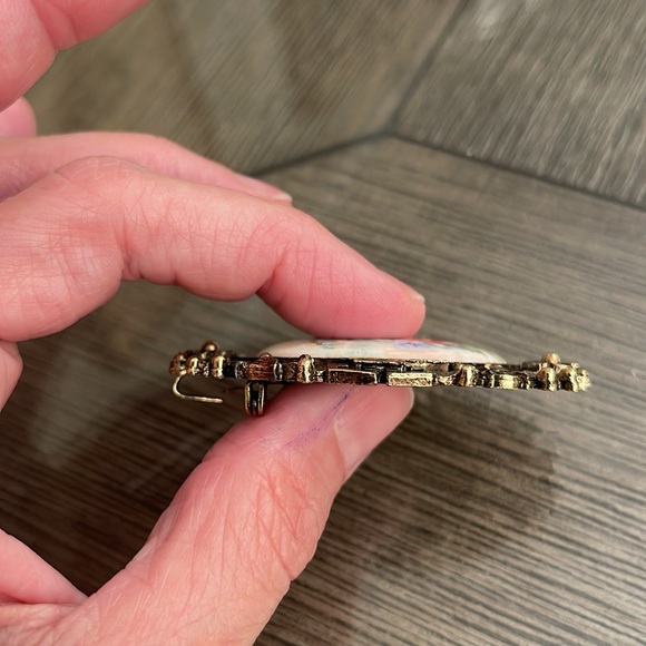 Vintage Hand Painted Ceramic Floral Cameo in a Antique Gold-tone Frame - Picture 6 of 16